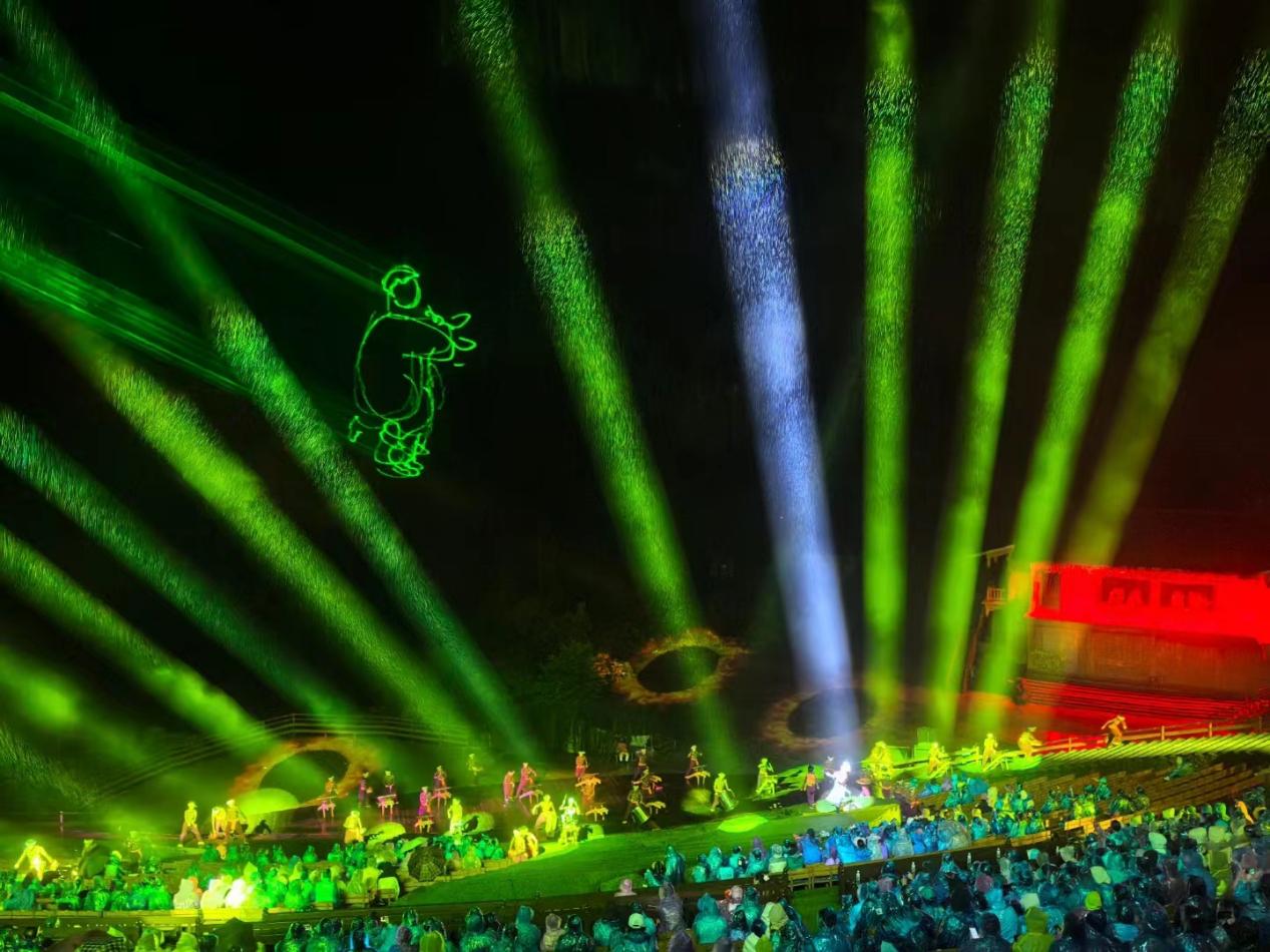 需要购买印象武隆门票,与家长共享一张门票(但是,没有单独的座位设置)